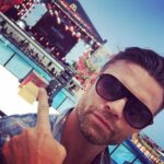 Daniel Gillies Instagram - waiting for fergie @themuliabali a little bombed, tbh. 1:20pm. #classy 👊 #escapetomulia