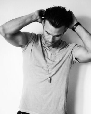 Daniel Gillies Instagram - some pics we took to promote my movie —

‘COMING HOME IN THE DARK’
available now on Amazon Prime, Apple TV, Google TV, Vudu, X-Box and Vimeo.

if you don’t mind being terrified for an hour and a half, this movie’s for you baby. 

🖤

📷 @danielgarriga_nyc
@hype_photo_