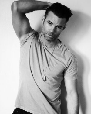 Daniel Gillies Instagram - some pics we took to promote my movie —

‘COMING HOME IN THE DARK’
available now on Amazon Prime, Apple TV, Google TV, Vudu, X-Box and Vimeo.

if you don’t mind being terrified for an hour and a half, this movie’s for you baby. 

🖤

📷 @danielgarriga_nyc
@hype_photo_