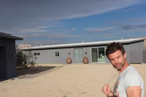 Daniel Gillies Instagram - joshua. tree.
julia. me.
📷 60. D.

❤️

thank you @bradklopman & @thecohostcompany