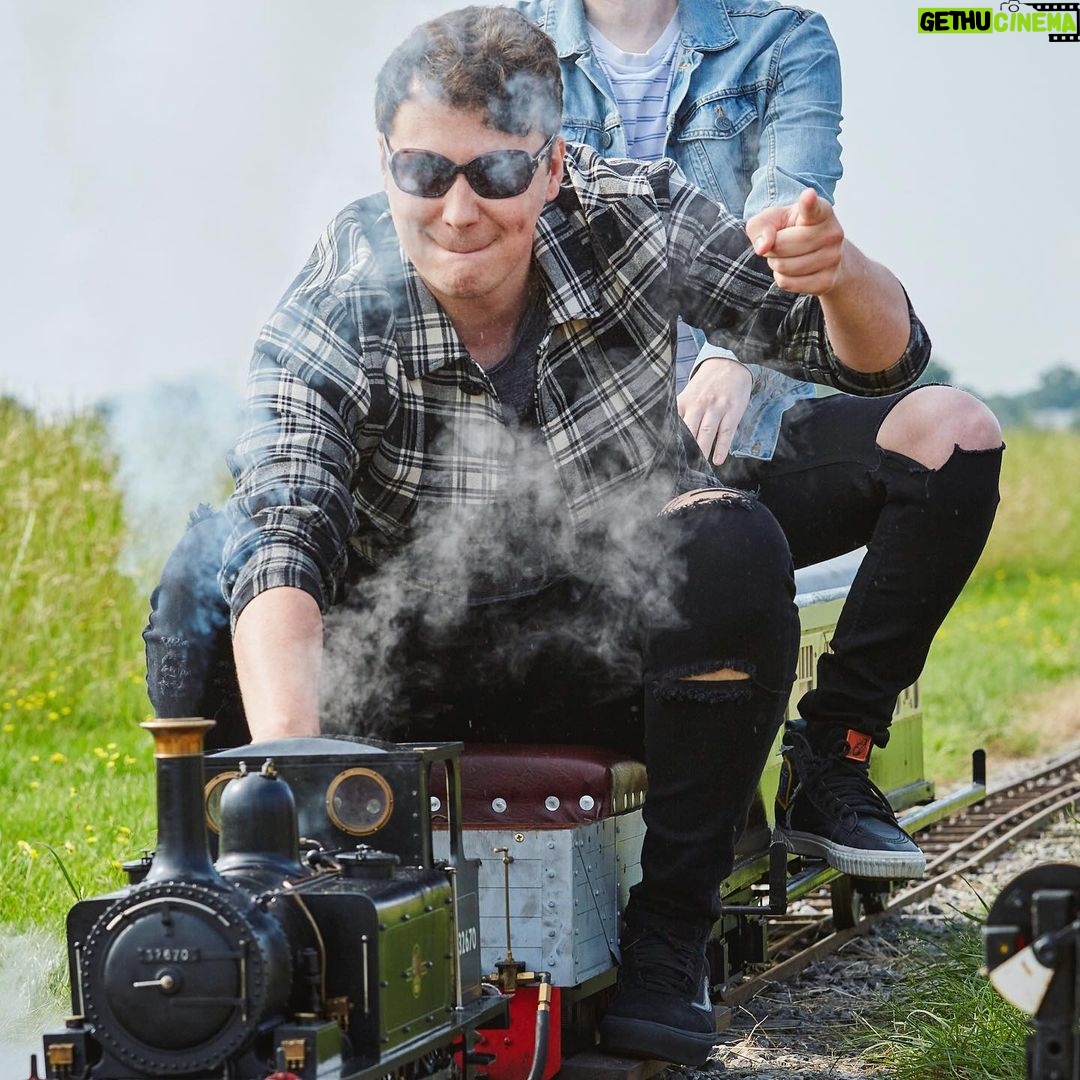 Daniel Howell Instagram - viewing this image has immediately sent you back to 2015 if you want to be sent back to my childhood in 2005 check out the grass and tarmac of WINNERSH in #HometownShowdown on @amazingphil’s @youtube Winnersh