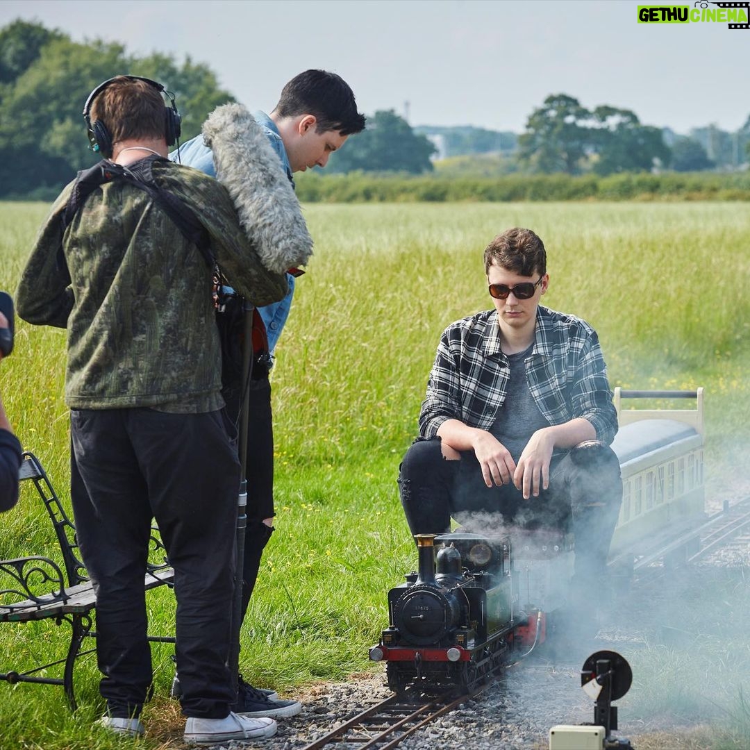 Daniel Howell Instagram - viewing this image has immediately sent you back to 2015 if you want to be sent back to my childhood in 2005 check out the grass and tarmac of WINNERSH in #HometownShowdown on @amazingphil’s @youtube Winnersh