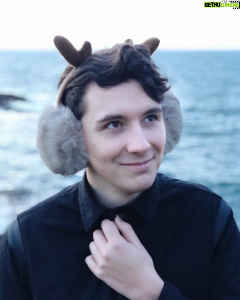 Daniel Howell Instagram - when you’re a lowkey reindeer furry who wants warm ears