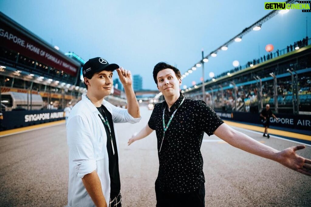 Daniel Howell Instagram - grid lads at the grand prix Singapore Grand Prix