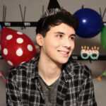Daniel Howell Instagram - i think i’ve been in france too long someone get me a beret right the hell now Marché Gourmand Le Bugue