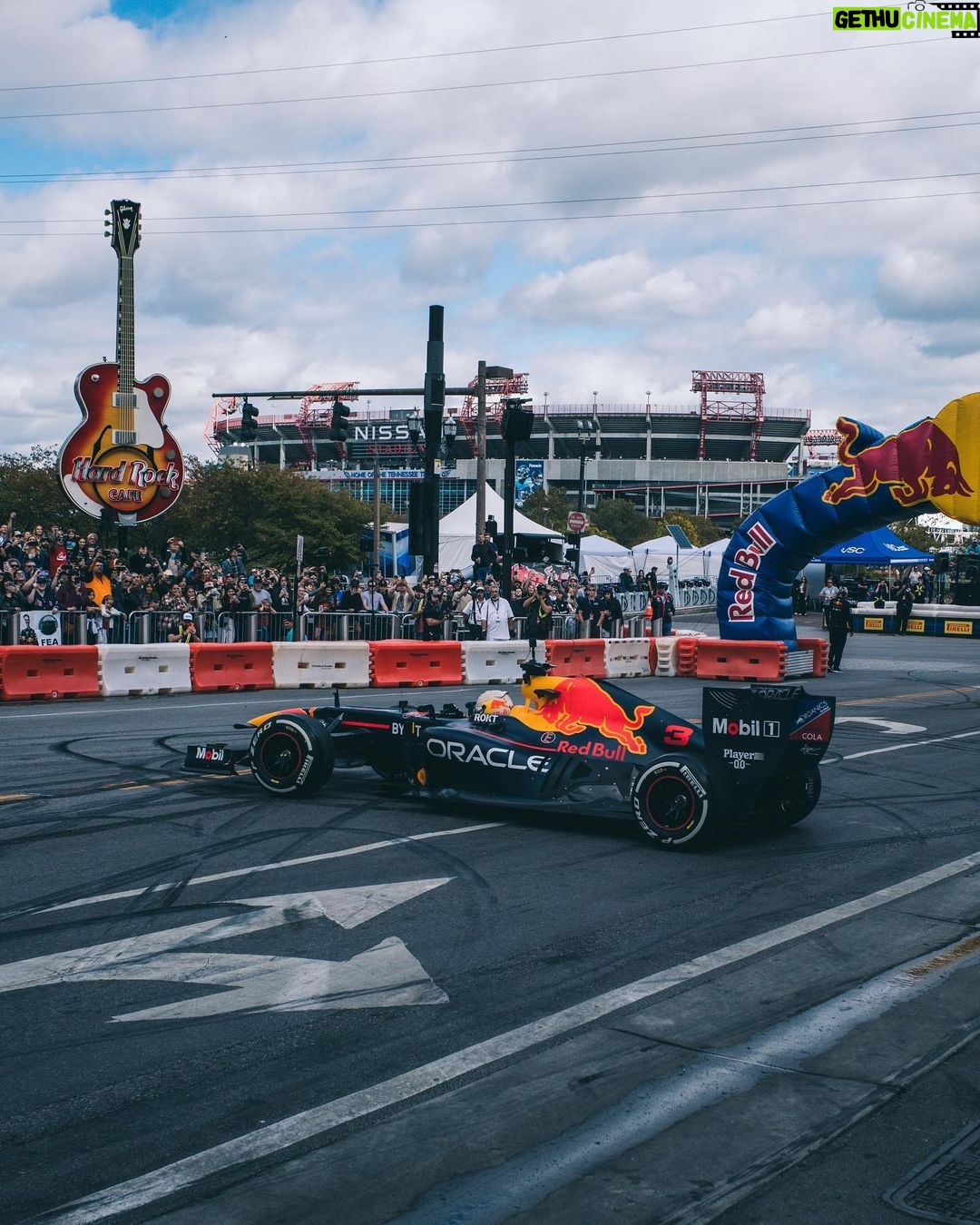 Daniel Ricciardo Instagram - Nashville hot chicken @redbullracing