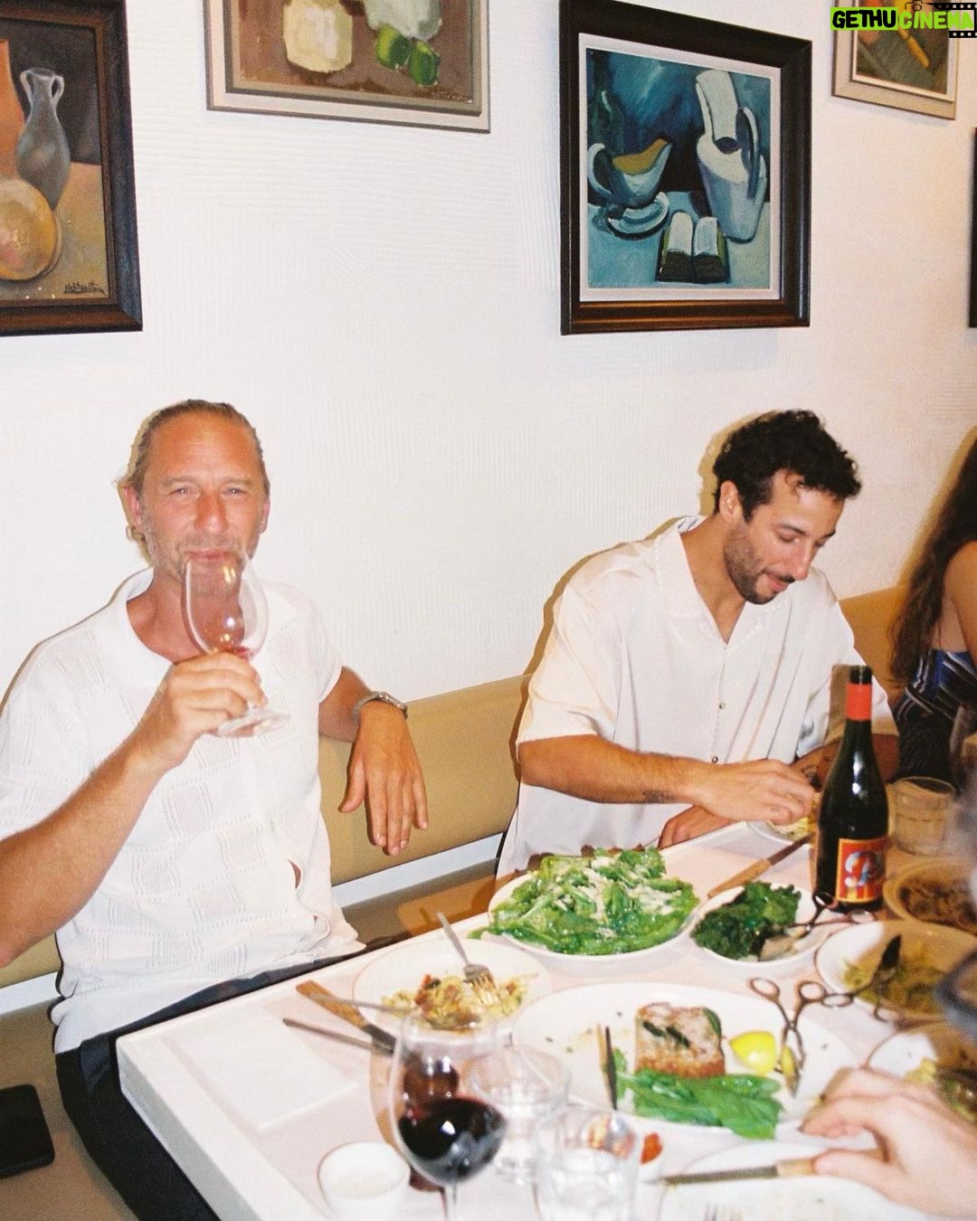 Daniel Ricciardo Instagram - A nice lunch with a nice bottle of Ric Red. Nice. @merivale @dr3wines