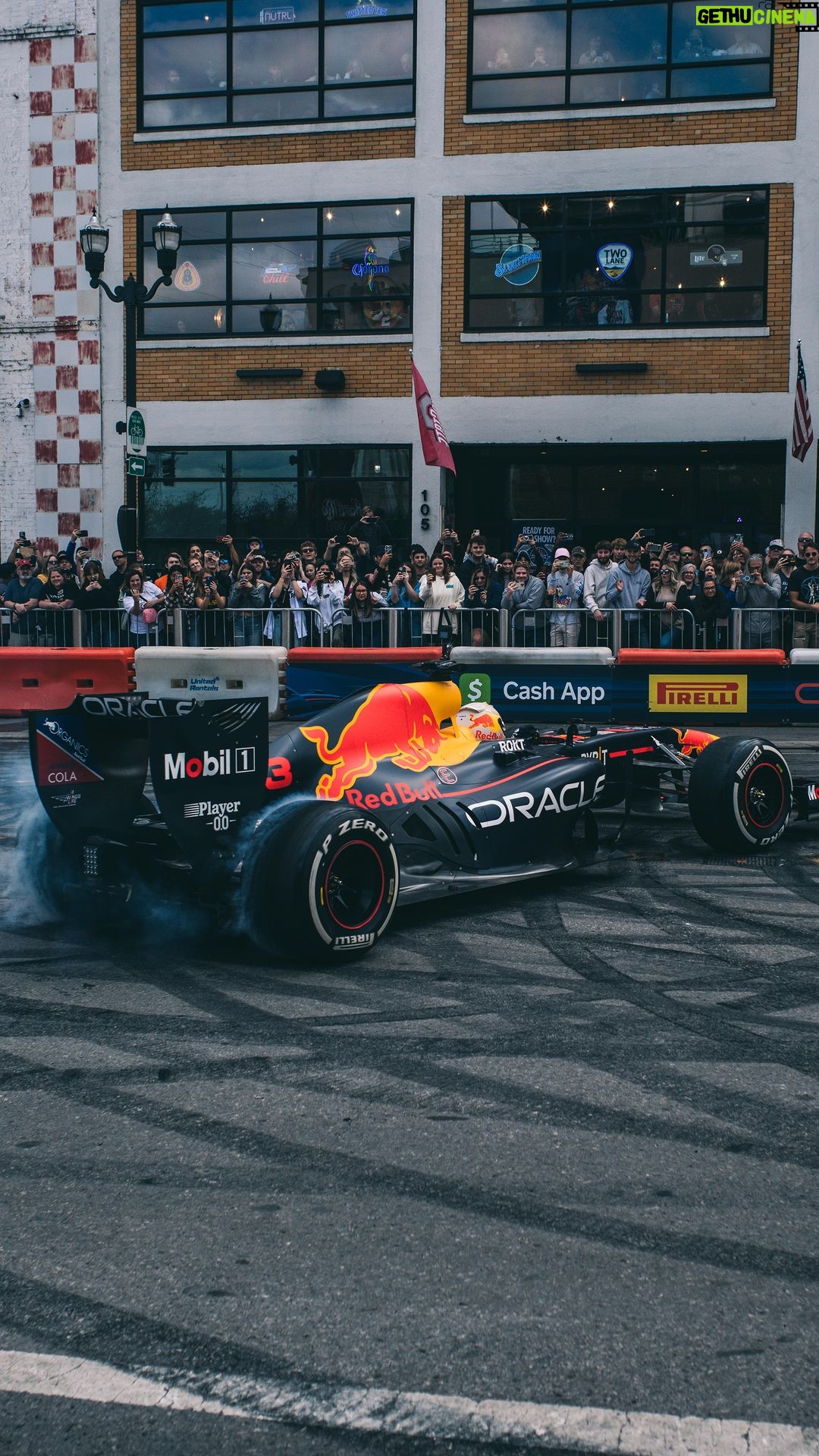 Daniel Ricciardo Instagram - Nashville hot donuts