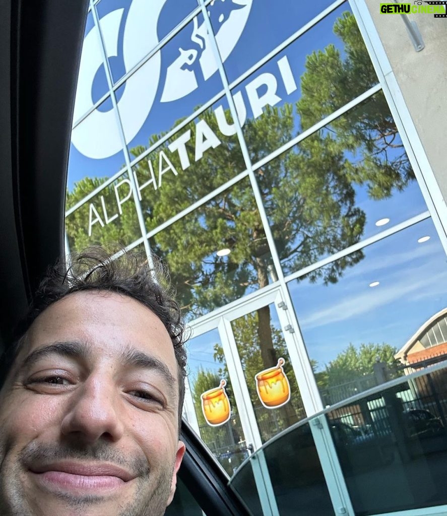 Daniel Ricciardo Instagram - Full circle 😊