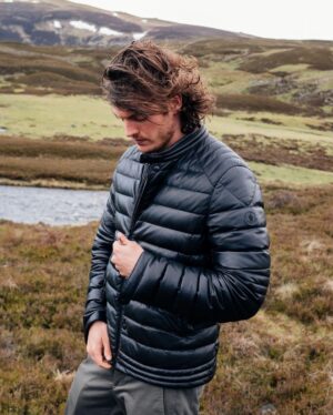 Daniel Sharman Instagram - In Scotland with @moncler 🏴󠁧󠁢󠁳󠁣󠁴󠁿
#moncler #ad