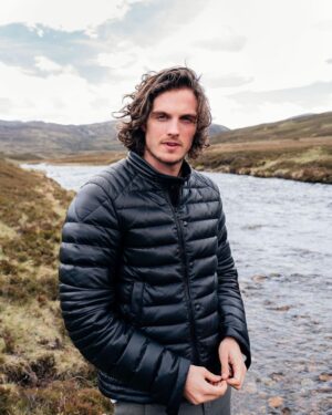 Daniel Sharman Instagram - In Scotland with @moncler 🏴󠁧󠁢󠁳󠁣󠁴󠁿
#moncler #ad