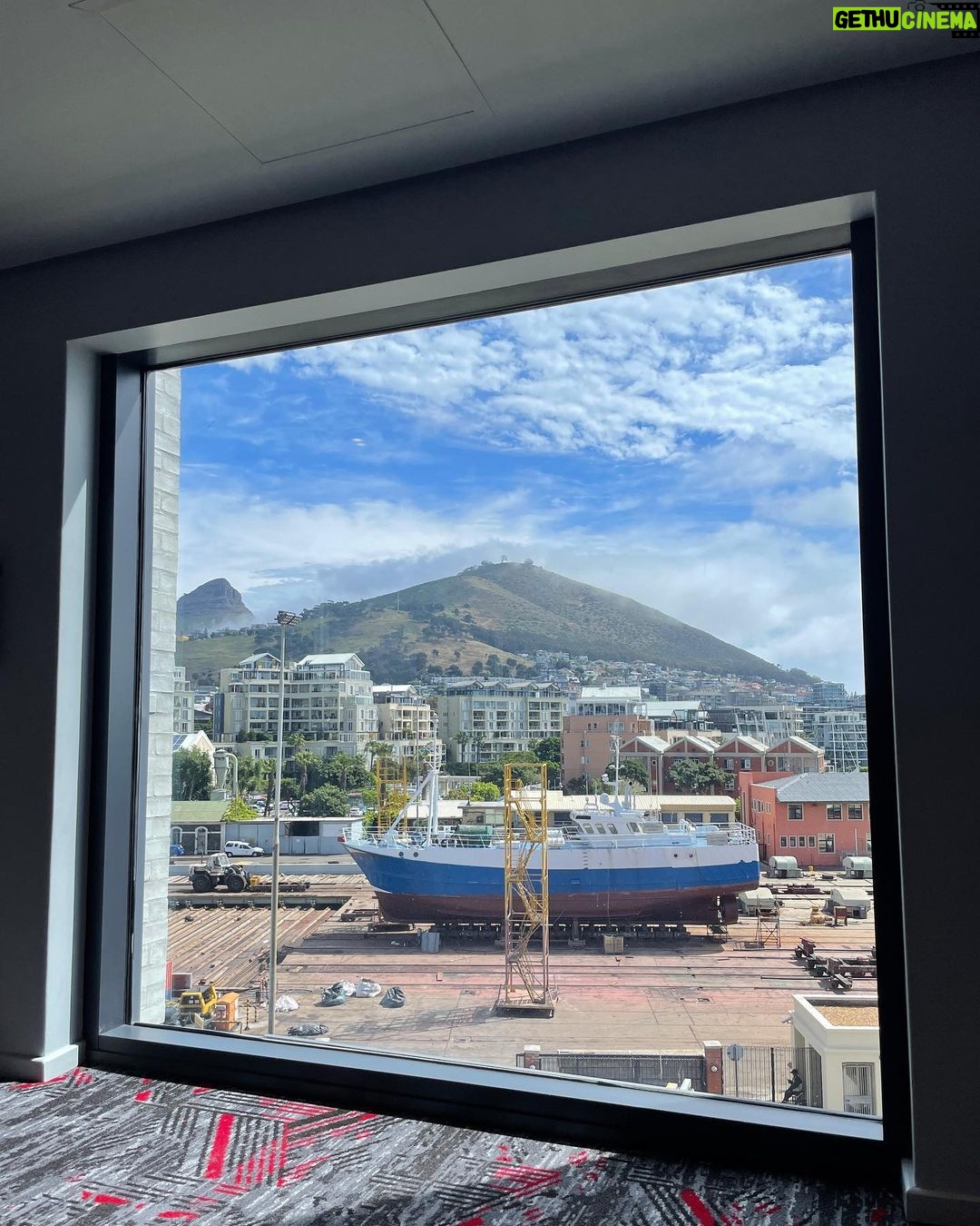 Daniel Sharman Instagram - Life on the African docks