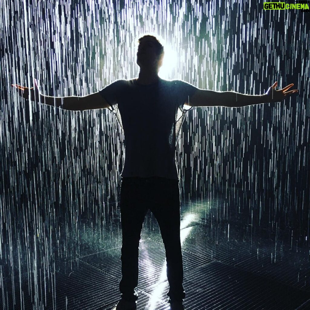 Daniel Sharman Instagram - Standard rain room photo @lacma