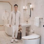 Daniel Wu Instagram – Your home bathroom should be a wellness sanctuary. Mine wouldn’t be complete without the Eir Smart Toilet by Kohler – the perfect blend and synergy of comfort, convenience, and cleanliness. Explore offers live in the U.S. and Canada for a limited time. With the new year just around the corner, now is the perfect time to consider a freshly redesigned space. Tap the link in my bio to experience the grandeur of Eir. 
浴室应该是每个人的静谧之所。在我的家里，没有 Kohler 科勒的Eir智能座便器是不完整的 —— 它是舒适、便利和洁净的完美融合。美国及加拿大正推出限时优惠。随着新年的即将到来，现在就是换新设计空间的绝佳时机。点击我的主页链接，亲自感受Eir的卓越不凡。@Kohler #Sponsored #KohlerPartner
