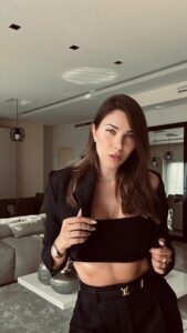 Daniella Rahme Instagram - 💋🖤 #DaniellaRahme #دانييلا_رحمة