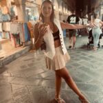 Daniella Rahme Instagram - Lost in the old town ✨ #DaniellaRahme #دانييلا_رحمة Greek Islands