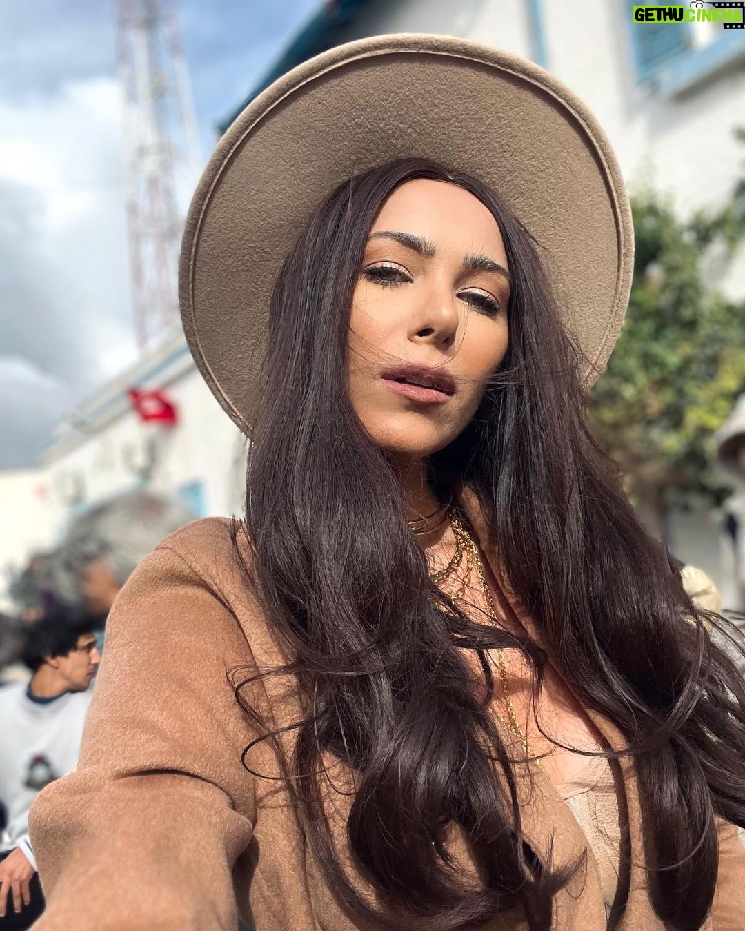 Daniella Rahme Instagram - Bon voyage 🚊🐈 #للموت٣