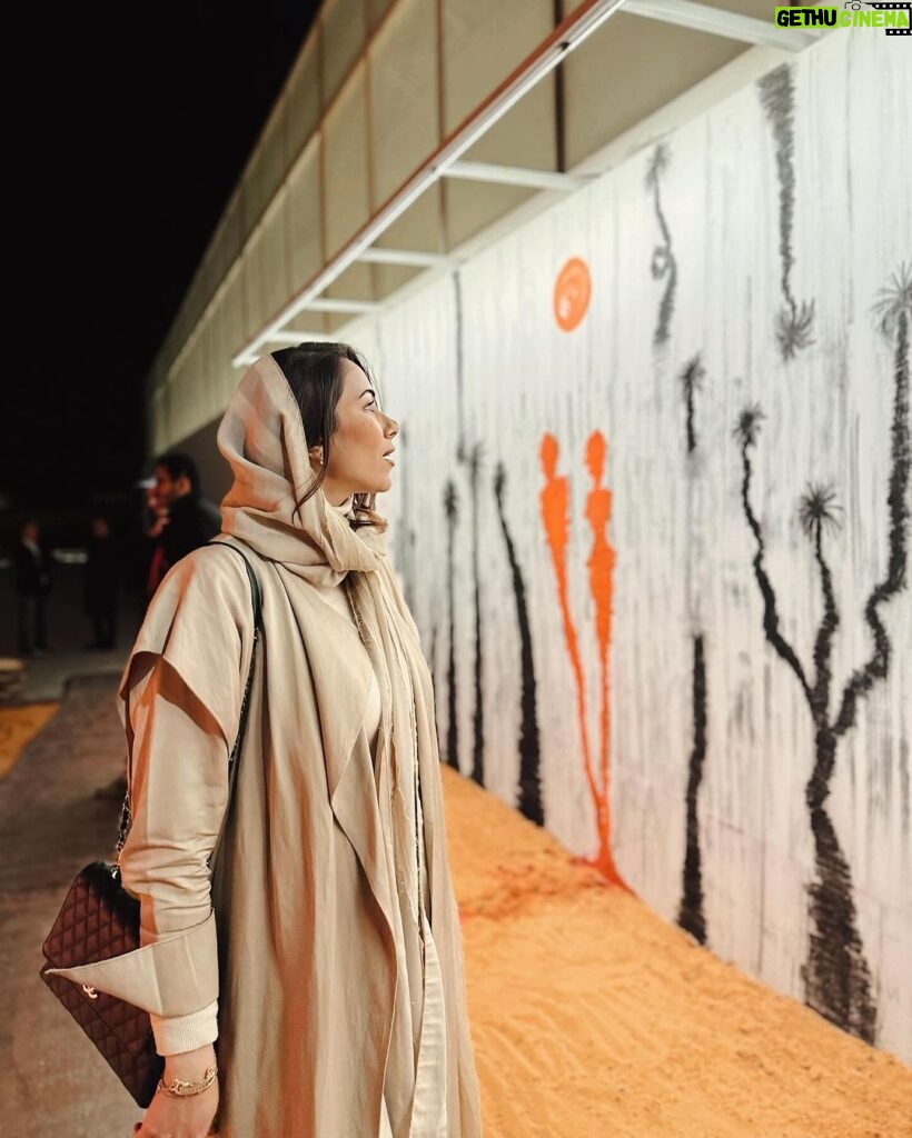 Daniella Rahme Instagram - A night painted with inspiration and creativity at Biennale 🎨✨ @biennale_sa Diriyah Biennale Foundation
