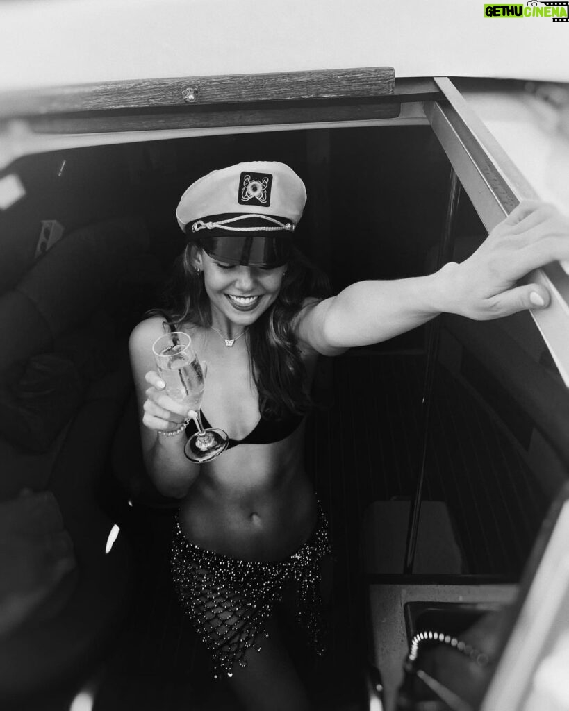 Danielle Campbell Instagram - Call me Captain ⚓️