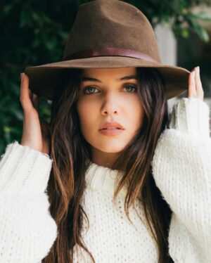 Danielle Campbell Instagram - Echoing your words Sav- It’s a NEW YEAR! 2021 here we go✨📸 @savannahmcmillan