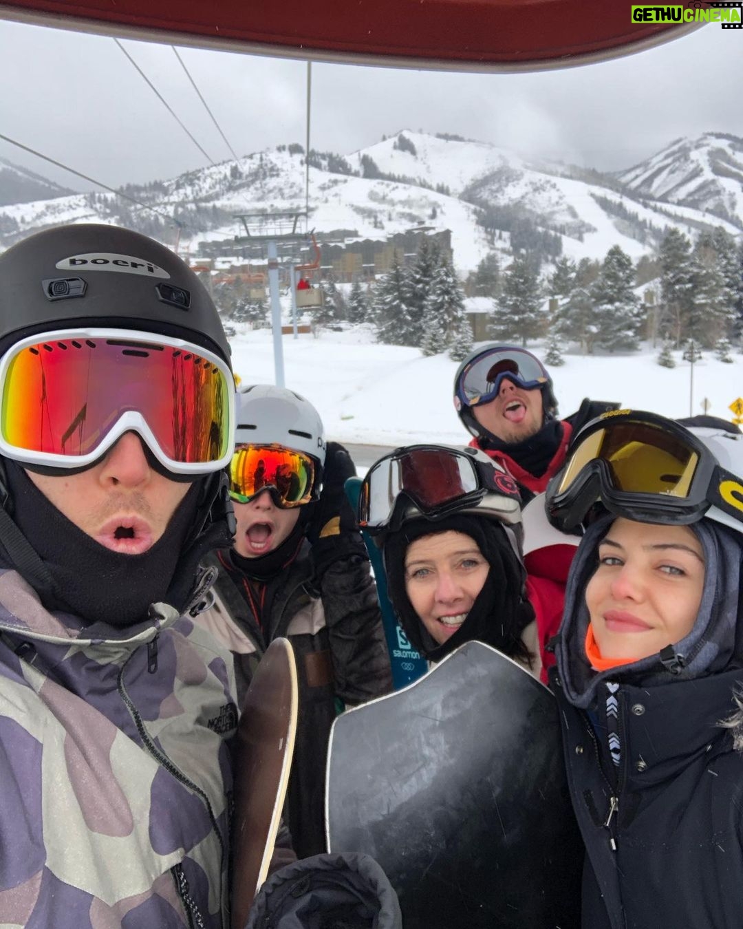 Danielle Campbell Instagram - βοΈβοΈπΎπ 2020