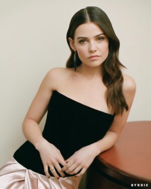 Danielle Campbell Instagram - @byrdiebeauty 💋🌹💥