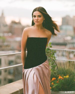 Danielle Campbell Instagram - @byrdiebeauty 💋🌹💥