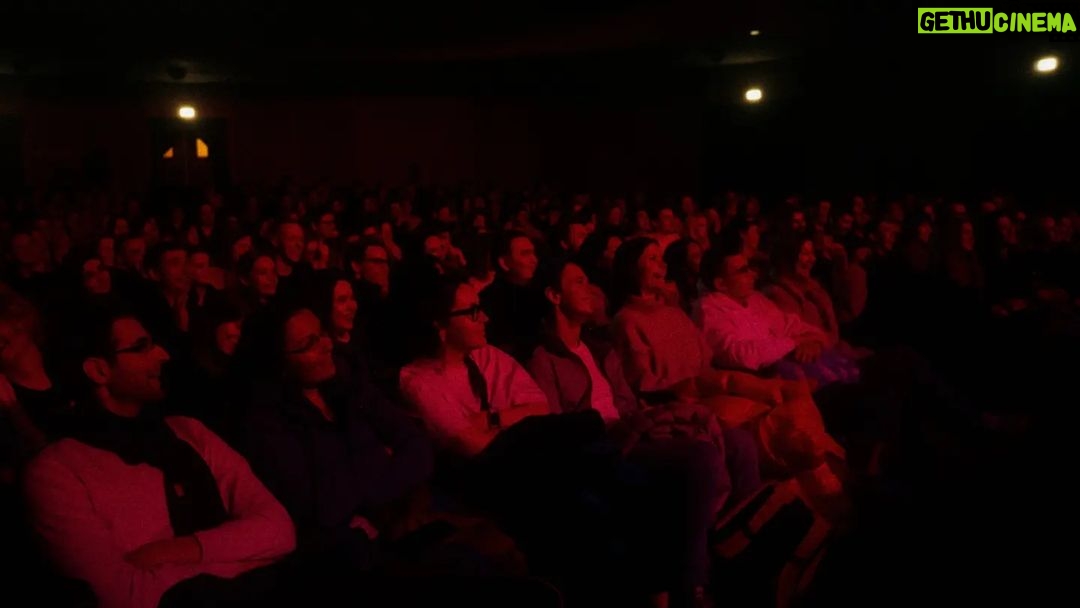 Danila Poperechny Instagram - Вчера отработал в Риме. Выступление было ВА БЕНЕ, огромное вам спасибо 🤌🤌🤌 Но расскажу кое-что интересное: сразу после концерта, ко мне в гримерке подошёл один из итальянских охранников и заговорил о ситуации между Россией и Украиной. И я был очень удивлен, когда в процессе обсуждения начал слышать от него абсолютно идентичные тезисы, которые обычно слышишь от зрителей российского телевидения. Так странно и любопытно, когда тебя на ломаном английском иностранец убеждает в том, чему как тебе казалось они быть подвержены в принципе не могут. Но секрет оказался прост - после нашего диалога ко мне подошли организаторы и сказали: "В Италии практически всем телевидением владеет Берлускони, так что не удивляйся знакомым нарративам." Все чаще к своему сожалению убеждаюсь, что если управляешь информацией - управляешь людьми. 📷: @makslonglive Rome, Italy