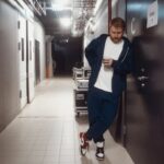 Danila Poperechny Instagram - В Риге мы сегодня тоже дали ебейшего жару! Замечательный концерт, отличный зал с 1200 потрясающими людьми, скрипучая сцена и 2 ёбаных столба по краям, мешающие некоторым людям смотреть. Но это совсем не помешало нам так охуительно провести с вами время. Спасибо, что пришли и смеялись! #ВеселаяЖизнь 📷: @makslonglive Riga, Latvia