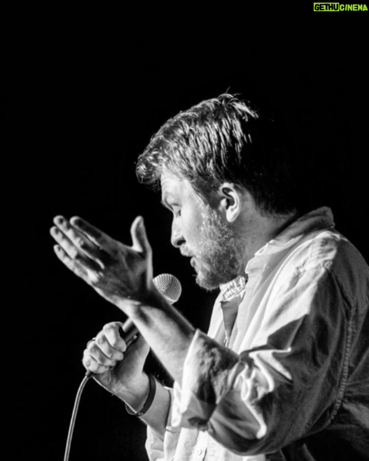 Danila Poperechny - 86.5K Likes - Выяснили с ребятами в Париже, что если французские копы и сажают людей на бутылку, то это всегда бутылочка какого-нибудь хорошего красного вина 🍷
Одно из лучших выступлений за всю мою жизнь, спасибо!
#ВеселаяЖизнь
ф: @felix.tak