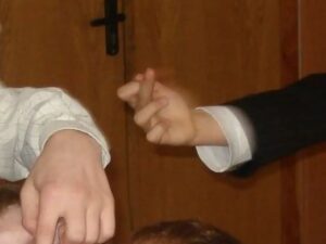 Danila Poperechny Instagram - 2007, Киев. 
Это был первый год, когда я переехал в Украину. Мне 13 лет и я попадаю в абсолютно незнакомый мне и сбитый коллектив 7 класса. 

Не знаю, нужно ли ещё что-то добавлять относительно притеснений по национальному признаку на этом фото, кроме того, что я - тот бедняга в центре...