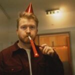 Danila Poperechny Instagram - Франкфурт, спасибо, что пришли на мою днюху! 🎂 Я встретил свои 29 лет в зале, в котором выступали Nirvana, Jimmy Hendrix, Ozzy Osbourne, Dima Bilan и сделал я это вместе с вами. Было очень здорово, хоть парочка из вас набухалась и всю дорогу вставляло свои 5 копеек в каждый третий мой разгон. Но, с другой стороны, что это за днюха тогда бы была без синеботов? Спасибо! #ВеселаяЖизнь 📷: @makslonglive Frankfurt, Germany