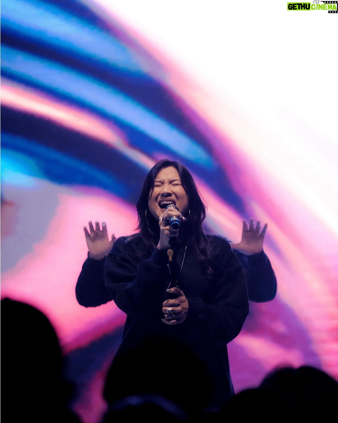 Danilla Riyadi Instagram - Akhirnya ketemu lagi dalam acara charity di MBloc Rabu kemarin, membawakan beberapa lagu sendu yang jarang dibawakan di panggung biasanya, senang sekali akhirnya bisa jumpa mengobati kekangenan ini agar tetap terjaga kesawananku. Photo by @anandasurio. Mblocspace