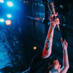 Danilla Riyadi Instagram - Surabaya selalu berkesan.. Seperti semalam, akhirnya setelah sekian lama (mungkin terakhir saat Tour Pop Seblay 2022) tidak berkunjung ke Surabaya, saya bisa kembali singgah dan menyapa Penelisik Surabaya dalam situasi yang intim dan hangat. Dan bener aja, rindunya terbayar dengan sambutan hangat dan lantunan suara dari kalian yang ikut bernyanyi sepanjang waktu kita kencan kemarin. Terima kasih Surabaya, semoga kita bisa segera berjumpa dalam pertemuan hangat selanjutnya 💕 Foto oleh @rizky.nawan Buro Bars & Garden Pandora