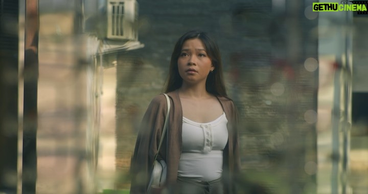 Danilla Riyadi Instagram - Caption gue sering dibaca kadit? Video clip ini merupakan salah satu karya realis dari @rifqifdhlr yang waktu itu merasa tertantang saat disuruh buat clip dengan cerita drama. Sampai akhirnya @rifqifdhlr lahirkan sebuah cinta di dalam satu senja ini.