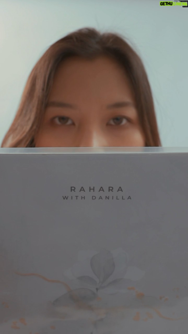 Danilla Riyadi Instagram - “Lagu Untuk Berdua”. Alunan nada untuk para hati dan sedjoli yang tak lekang oleh jarak, waktu, atau pun restu. “Lagu Untuk Berdua” - RAHARA & Danilla, sudah bisa didengarkan di semua DSP favorit kalian. #LaguUntukBerdua