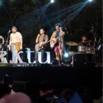 Danilla Riyadi Instagram - Menutup Oktober di Bogor bersama @sewaktu___, terima kasih untuk panggungnya yang intim dan hijau kemarin, juga untuk kalian yang hadir dan bertukar kisah yang hangat. Sampai jumpa lagi 🍃