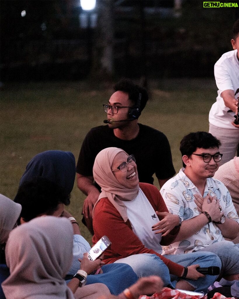 Danilla Riyadi Instagram - Menutup Oktober di Bogor bersama @sewaktu___, terima kasih untuk panggungnya yang intim dan hijau kemarin, juga untuk kalian yang hadir dan bertukar kisah yang hangat. Sampai jumpa lagi 🍃