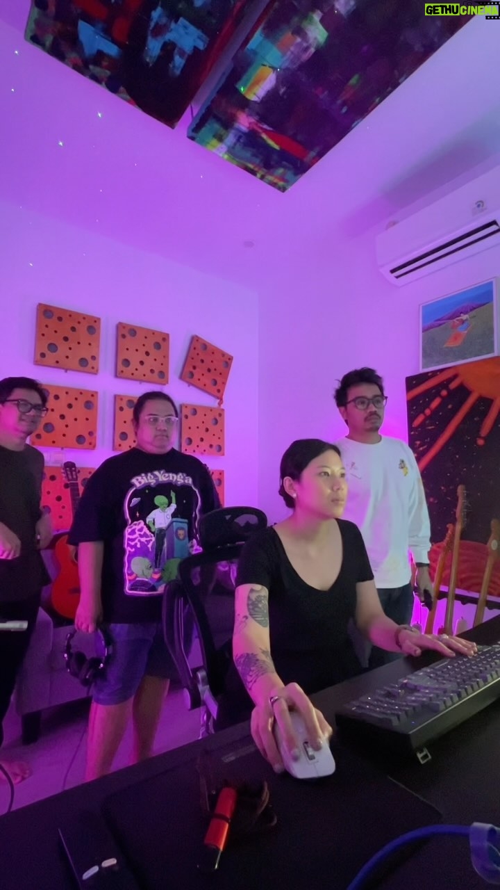 Danilla Riyadi Instagram - Aku bosan, rilis lagu lagi aja deh.