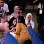 Danilla Riyadi Instagram - Menutup Oktober di Bogor bersama @sewaktu___, terima kasih untuk panggungnya yang intim dan hijau kemarin, juga untuk kalian yang hadir dan bertukar kisah yang hangat. Sampai jumpa lagi 🍃