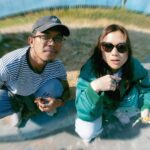 Danilla Riyadi Instagram - Surabaya selalu berkesan.. Seperti semalam, akhirnya setelah sekian lama (mungkin terakhir saat Tour Pop Seblay 2022) tidak berkunjung ke Surabaya, saya bisa kembali singgah dan menyapa Penelisik Surabaya dalam situasi yang intim dan hangat. Dan bener aja, rindunya terbayar dengan sambutan hangat dan lantunan suara dari kalian yang ikut bernyanyi sepanjang waktu kita kencan kemarin. Terima kasih Surabaya, semoga kita bisa segera berjumpa dalam pertemuan hangat selanjutnya 💕 Foto oleh @rizky.nawan Buro Bars & Garden Pandora
