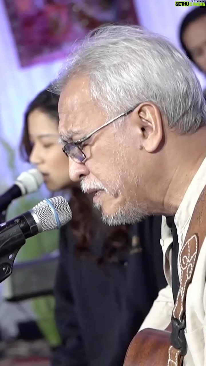 Danilla Riyadi Instagram - Lagu penghibur dari hati, kalau tak suka jangan dimasukan hati. Ya kan @danillariyadi ? 😊