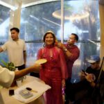 Danilla Riyadi Instagram - Sedikit gambar kondisi backstage sebelum dan sesudah showcase, kalian bisa saksikam betapa excited kita di kedua moment tersebut. Photo by @anandasurio