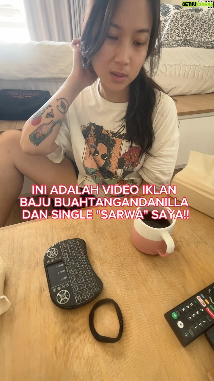 Danilla Riyadi Instagram - INI IKLAN MERCH GUWEH @buahtangandanilla ama single terbaru guweh.