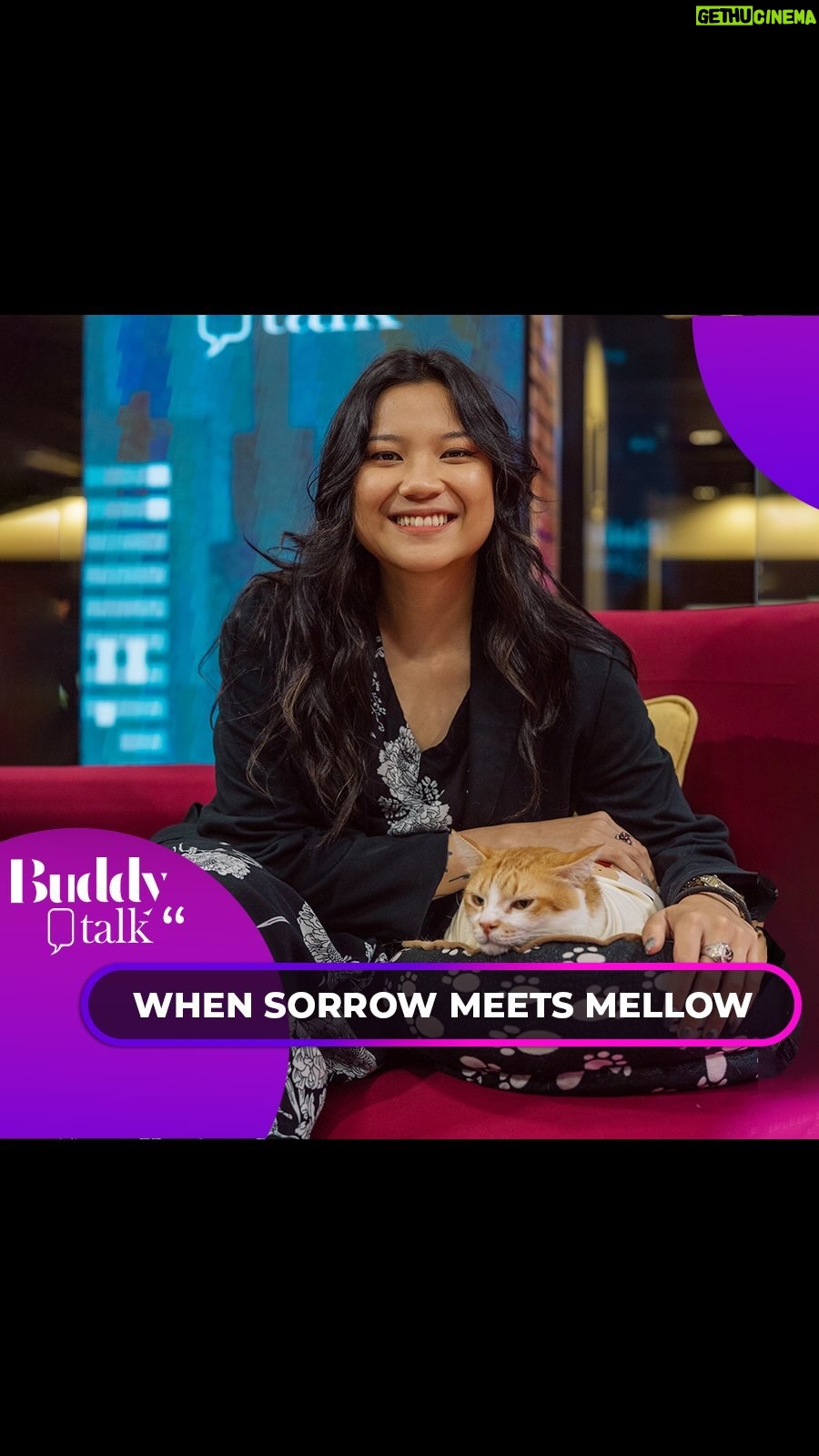 Danilla Riyadi Instagram - Memvalidasi segala emosi yang kita rasakan itu perlu, bahkan bisa jadi salah satu cara untuk melewati masa-masa kelabu. Ini yang juga Danilla lakukan kalau hidupnya sedang tidak baik-baik saja. “I’m not okay, but it’s okay.” Cara lain ya bisa dengan makan enak, main sama peliharaan, gaming, atau bikin lagu. Danilla melepaskan luka lama yang belum selesai, jadilah lagu “Sarwa”. Danilla fangirling ke Nicholas Saputra juga jadi sebuah lagu, nggak butuh waktu lama lagi bikinnya hehehe. Saksikan episode selengkapnya ya.. Sabtu, 2 Desember 2023, jam 7 malam. Hanya di SEA Today! :) _______________________ To validate your emotions is necessary. It's also among the ways to get through hard times. That's what Danilla also does when her life is not okay. "It's okay, not to be okay." Another way to cope with sadness is by eating good food, playing with pets, gaming, or making songs. Danilla poured her old unfinished wound to the song "Sarwa." The way Danilla fangirling Nicholas Saputra also turned into a song, which she made in a heartbeat. Watch the full episode on Saturday, December 2, 2023, 7pm. Only on SEA Today! :)