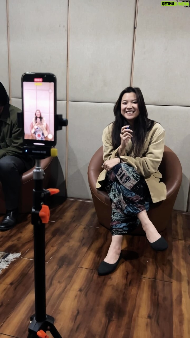 Danilla Riyadi Instagram - Sarwa ikut serta dalam siaran Selasa malam kemarin di @ozradiojakarta, untuk kalian yang ingin ‘berkenalan’ dengan Sarwa, langsung mampir ke Spotify @ozradiojakarta aja yaa!