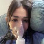 Danna Paola Instagram - empezábamos bien… un giro en la trama me dejó tumbada en cama… el universo me dijo para ya! Y me paró con freno de mano… influenza + bronquitis 🫠 han sido días muy heavys… me duele vivir , respirar, caminar, soy una orquesta entre tanta tos y llantos… entre medicinas y mucha comidita en casa, películas, amor, escritos y música que sana, dentro mío está encendida la ilusión de todo lo que viene y me ha ayudado a motivarme mentalmente, todo esto me está sirviendo mucho para re analizar y re valorar lo importante que es la salud… sin ella no hay nada… no somos NADA, y a veces el trabajo me sobrepasa y me olvido de mi… so no está bien… toca parar♥️ toca cuidar al templo, pa brillar bonito ✨⭐️ LXS AMO
