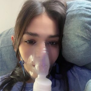 Danna Paola Instagram - empezábamos bien…  un giro en la trama me dejó tumbada en cama… el universo me dijo para ya! Y me paró con freno de mano… influenza + bronquitis 🫠 han sido días muy heavys… me duele vivir , respirar, caminar, soy una orquesta entre tanta tos y llantos… entre medicinas y mucha comidita en casa, películas, amor, escritos y música que sana, dentro mío está encendida la ilusión de todo lo que viene y me ha ayudado a motivarme mentalmente, todo esto me está sirviendo mucho para re analizar y re valorar lo importante que es la salud… sin ella no hay nada… no somos NADA, y a veces el trabajo me sobrepasa y me olvido de mi… so no está bien… toca parar♥️ toca cuidar al templo, pa brillar bonito ✨⭐️

LXS AMO