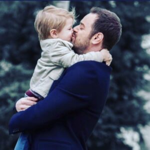 Danny Dyer Instagram - Happy Birthday to my beautiful crank of a son Arty.  I think he was  3 in this picture...he’s 7 today.  Proper little geezer.  He really has got the most brilliant inquisitive brain. Love you my baby boy. ❤️