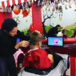 Danny Dyer Instagram - Wig chop time @littlefidgetssalon while gorging on Peppa Pig.....